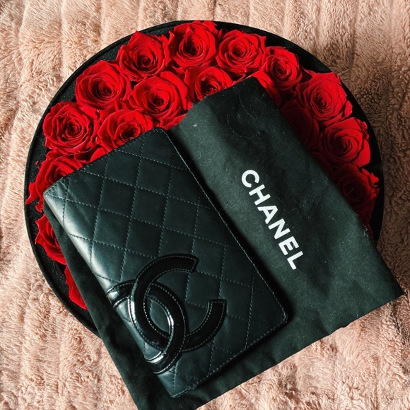 Chanel • So Black Cambon Lambskin Quilted Wallet - Picture 1 of 13